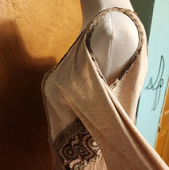 BKE Gimmicks Open Back Shirt - Picture 5 of 12